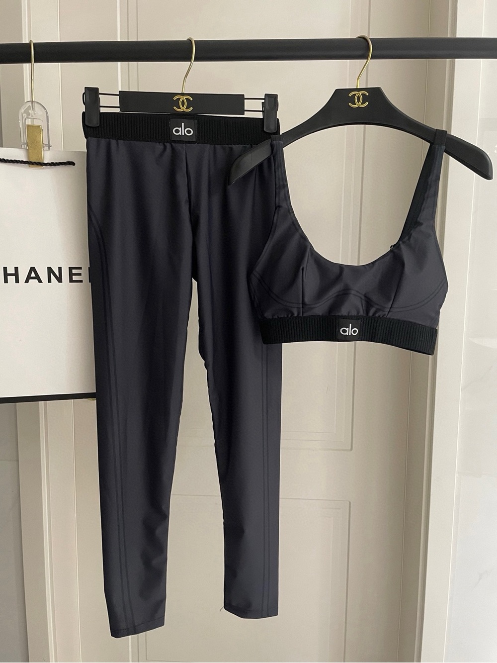 ALO Yoga Black Matching Sports Bra & Leggings Set